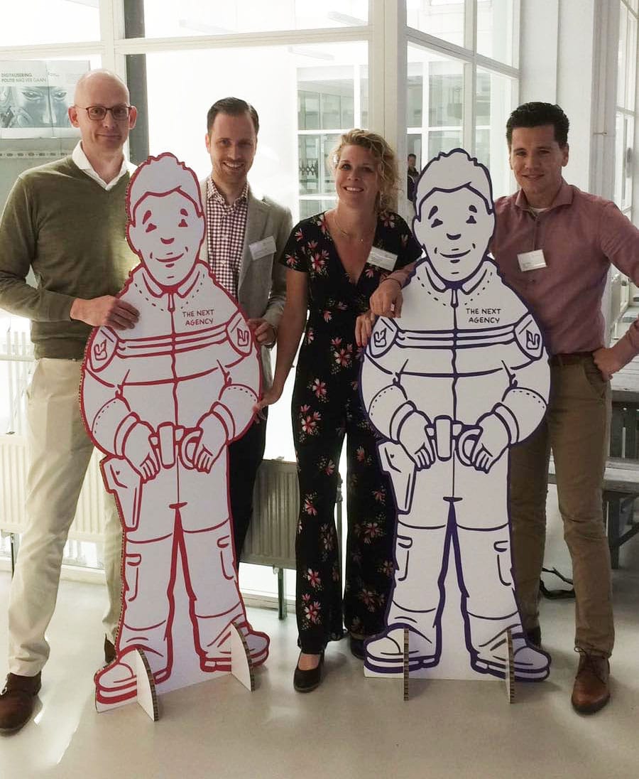 Handgetekende animatie the next agency prints.